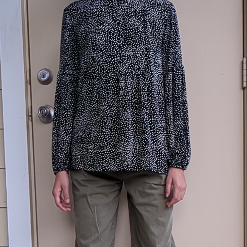 Abstract BW billowy blouse